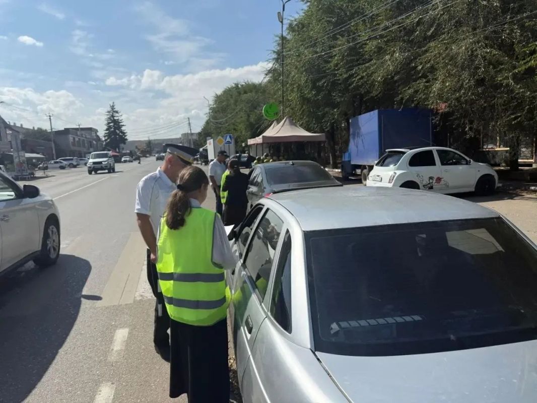 В рамках Всероссийской недели безопасности дорожного движения сотрудники Госавтоинспекции Отдела МВД России по Малокарачаевскому району совместно с активистами отряда ЮИД общеобразовательной школы № 1 c. Учкекен и... В рамках Всероссийской недели безопасности дорожного движения сотрудники Госавтоинспекции Отдела МВД России по Малокарачаевскому району совместно с активистами отряда ЮИД общеобразовательной школы № 1 c. Учкекен и...