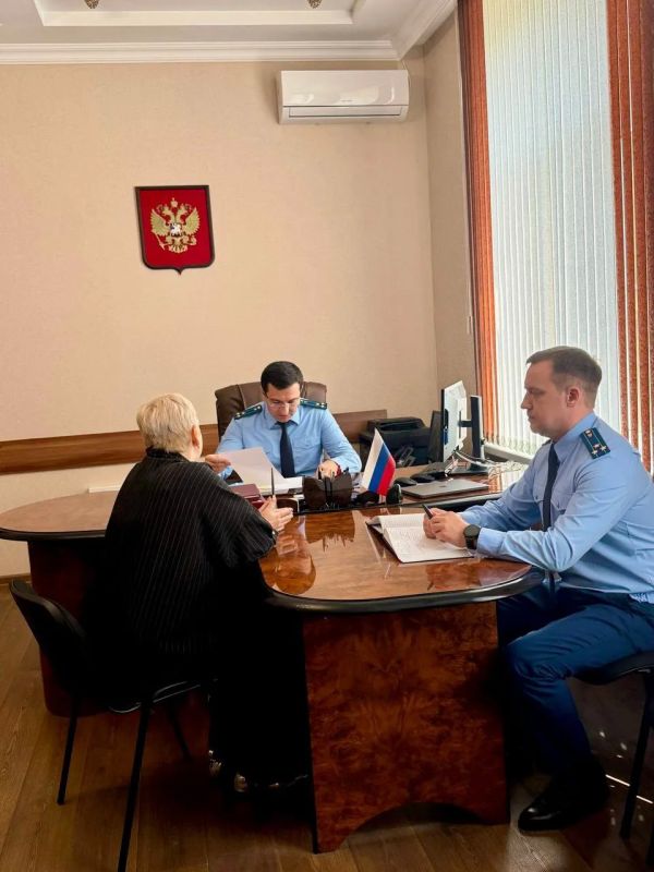 Личный прием жителей города Черкесска провел сегодня, 23 сентября 2026 года, заместитель прокурора Карачаево-Черкесской Республики Аслан Докшоков