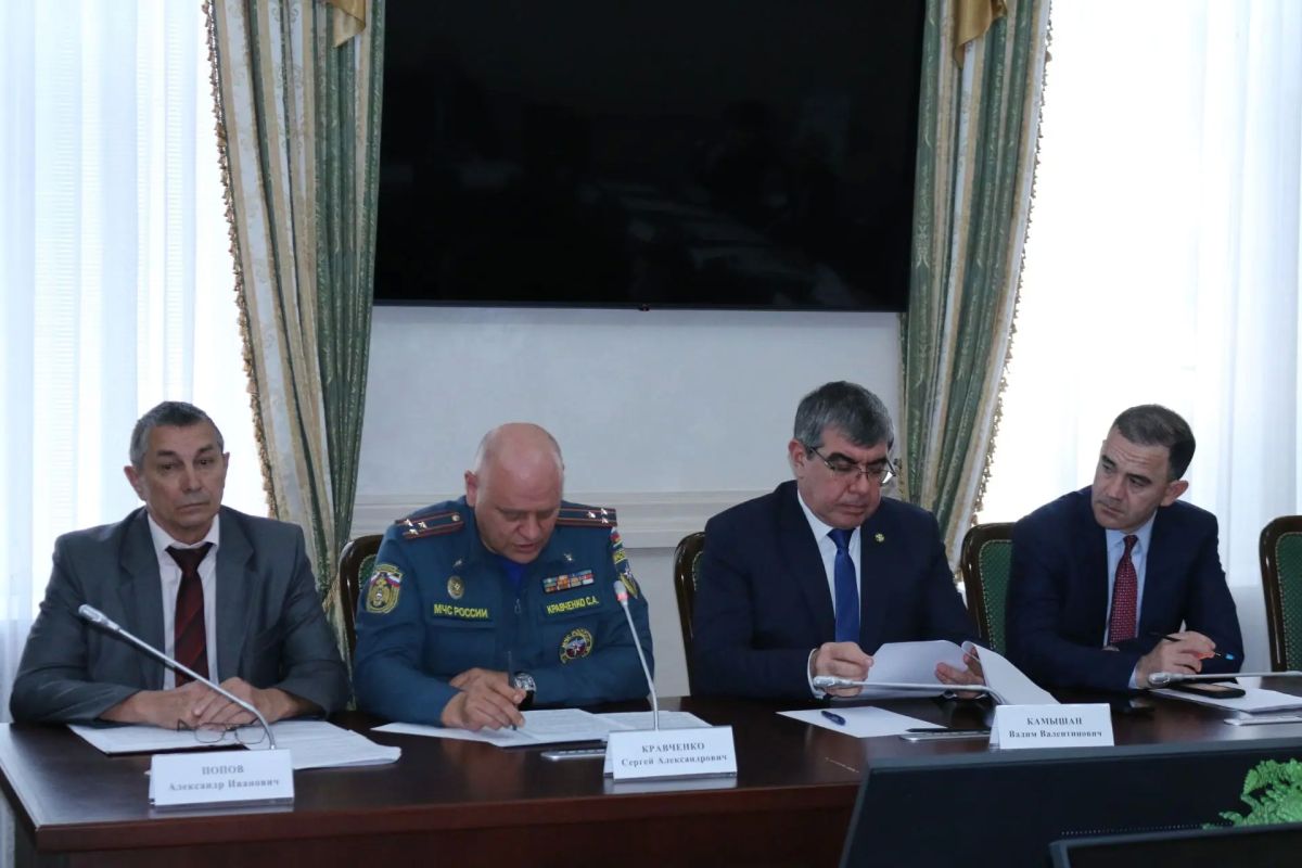В Черкесске прошло заседание Комиссии по предупреждению и ликвидации чрезвычайных ситуаций и обеспечению пожарной безопасности КЧР В Черкесске прошло заседание Комиссии по предупреждению и ликвидации чрезвычайных ситуаций и обеспечению пожарной безопасности КЧР