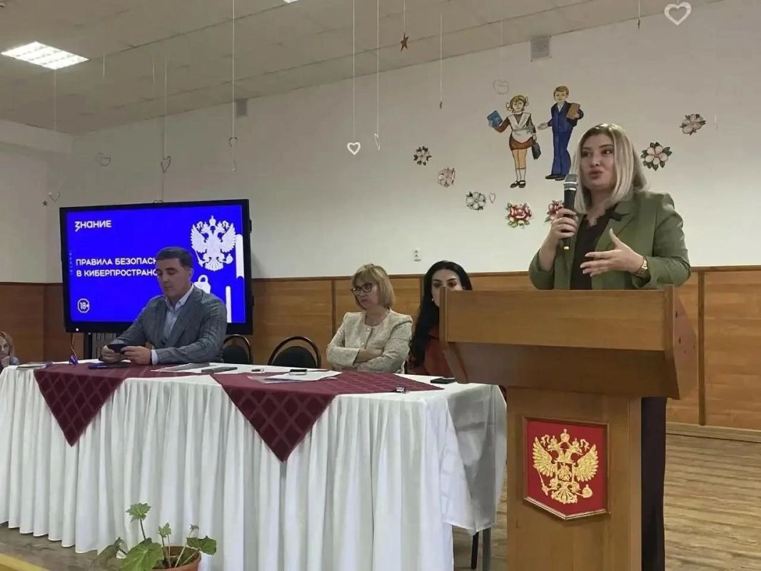 Родители школьников Черкесска изучают основы безопасности на интенсиве общества «Знание» Родители школьников Черкесска изучают основы безопасности на интенсиве общества «Знание»