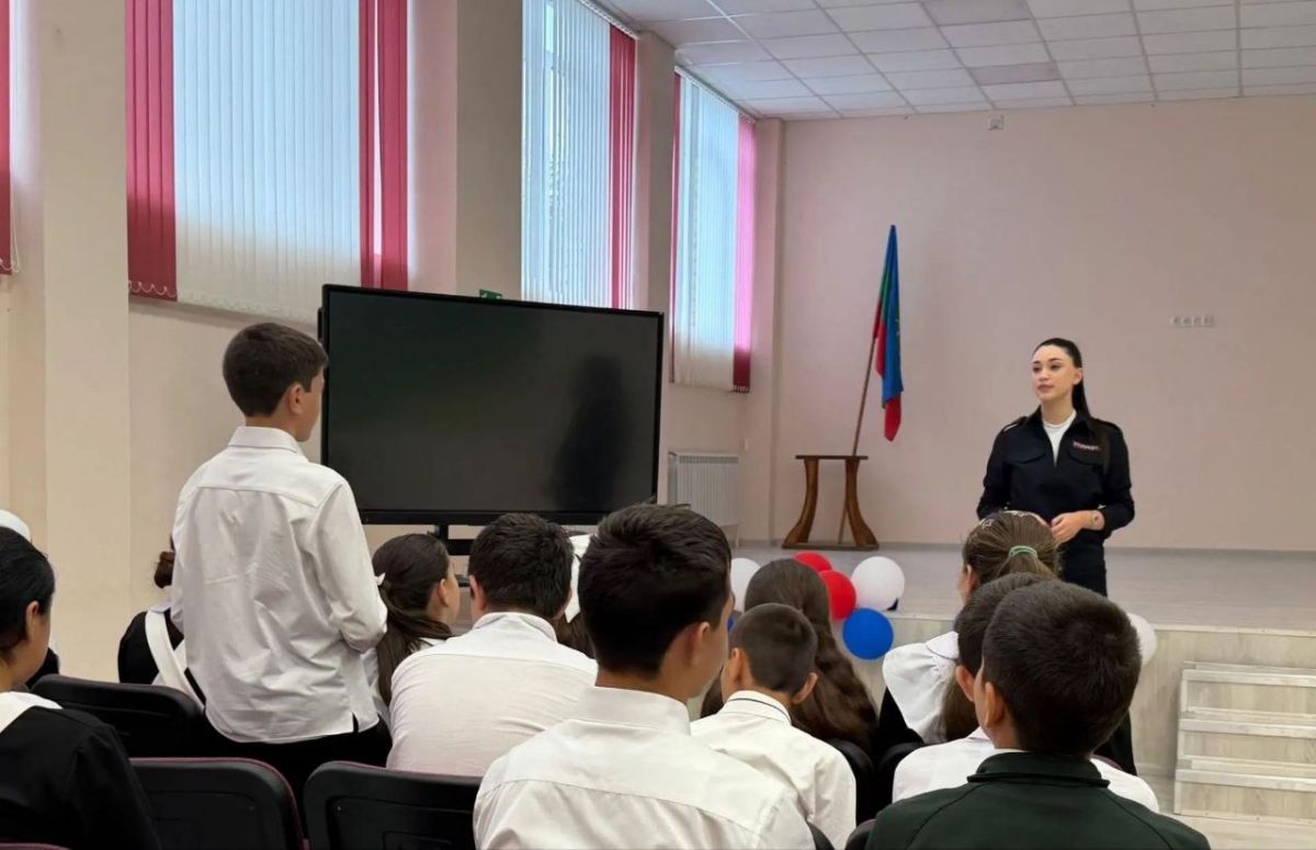 В рамках Недели безопасности дорожного движения инспектор по пропаганде безопасности дорожного движения Госавтоинспекции МО МВД России «Хабезский» провела профилактическую беседу с учениками МБОУ «СОШ а. Малый Зеленчук имени... В рамках Недели безопасности дорожного движения инспектор по пропаганде безопасности дорожного движения Госавтоинспекции МО МВД России «Хабезский» провела профилактическую беседу с учениками МБОУ «СОШ а. Малый Зеленчук имени...