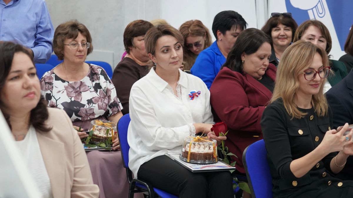 Тепло, ярко и душевно отпраздновали в Черкесске приближающийся День воспитателя и всех дошкольных работников Тепло, ярко и душевно отпраздновали в Черкесске приближающийся День воспитателя и всех дошкольных работников
