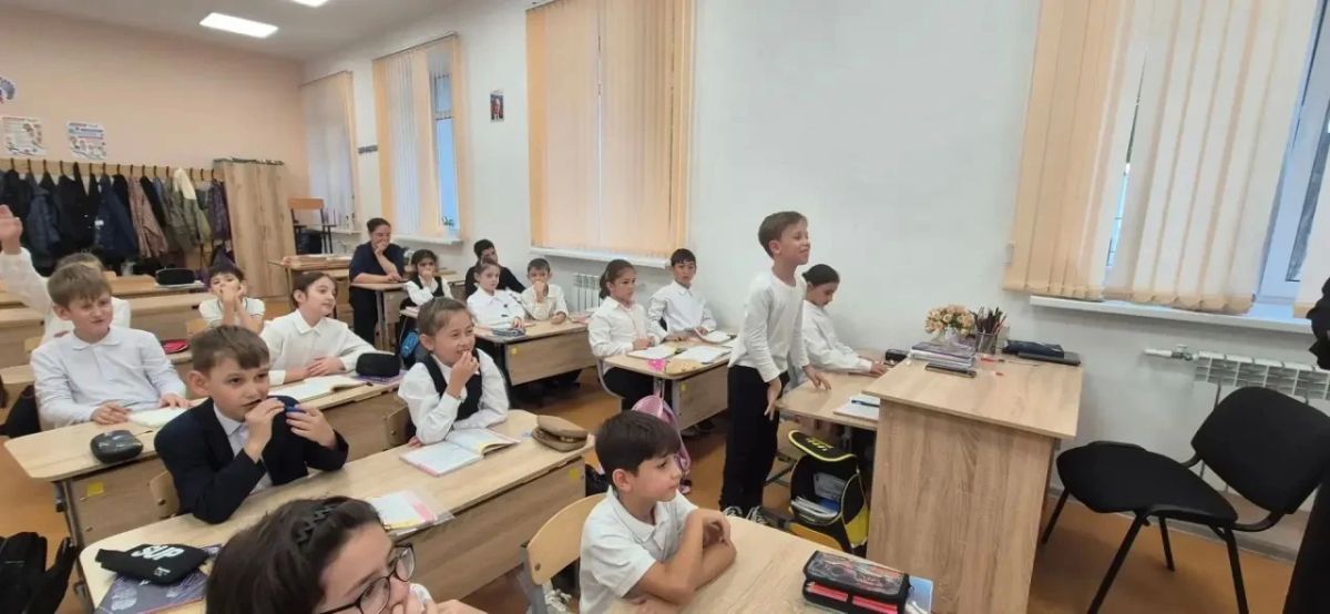 В рамках Всероссийской недели безопасности дорожного движения автоинспекторы Отдела МВД России по г. Черкесску приняли участие в общешкольном родительском собрании, состоявшемся в гимназии № 5 В рамках Всероссийской недели безопасности дорожного движения автоинспекторы Отдела МВД России по г. Черкесску приняли участие в общешкольном родительском собрании, состоявшемся в гимназии № 5