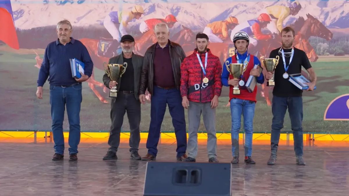 Рашид Темрезов: Сегодня на ипподроме города Усть-Джегуты прошли открытые конноспортивные соревнования, посвящённые памяти депутата Государственной Думы Федерального Собрания Российской Федерации 8-го созыва Джашарбека... Рашид Темрезов: Сегодня на ипподроме города Усть-Джегуты прошли открытые конноспортивные соревнования, посвящённые памяти депутата Государственной Думы Федерального Собрания Российской Федерации 8-го созыва Джашарбека...