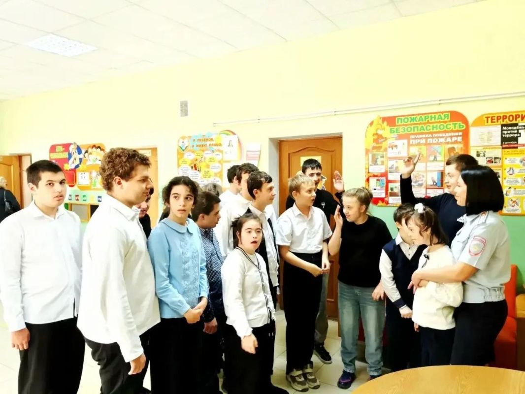 В рамках Всероссийской недели безопасности дорожного движения автоинспекторами Отдела МВД России по г. Черкесску была проведена профилактическая беседа по Правилам дорожного движения с учащимися коррекционной школы г.... В рамках Всероссийской недели безопасности дорожного движения автоинспекторами Отдела МВД России по г. Черкесску была проведена профилактическая беседа по Правилам дорожного движения с учащимися коррекционной школы г....