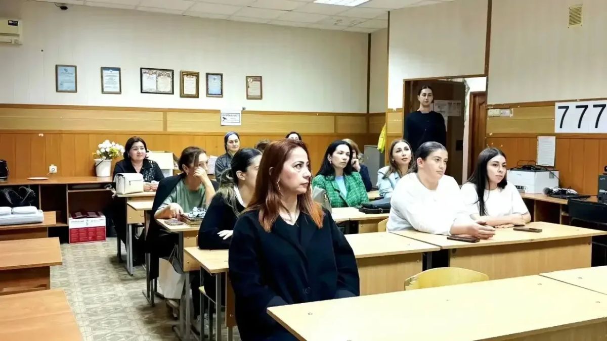 Накануне, в рамках Всероссийской недели безопасности дорожного движения сотрудники Госавтоинспекции Отдела МВД России по г. Черкесску приняли участие в родительском собрании в Гимназии № 9 г. Черкесска Накануне, в рамках Всероссийской недели безопасности дорожного движения сотрудники Госавтоинспекции Отдела МВД России по г. Черкесску приняли участие в родительском собрании в Гимназии № 9 г. Черкесска