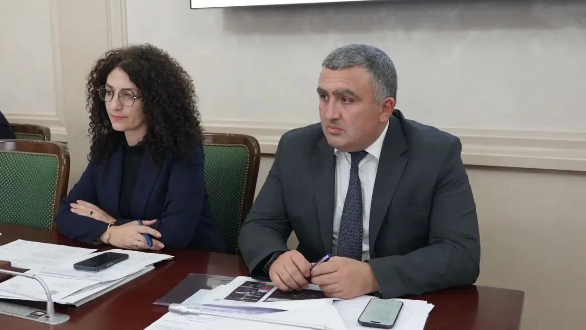 В Доме Правительства Карачаево-Черкесии под председательством Премьер-министра Мурата Аргунова прошло совещание, посвящённое началу разработки мастер-плана города Черкесска совместно с институтом развития ДОМ.РФ В Доме Правительства Карачаево-Черкесии под председательством Премьер-министра Мурата Аргунова прошло совещание, посвящённое началу разработки мастер-плана города Черкесска совместно с институтом развития ДОМ.РФ
