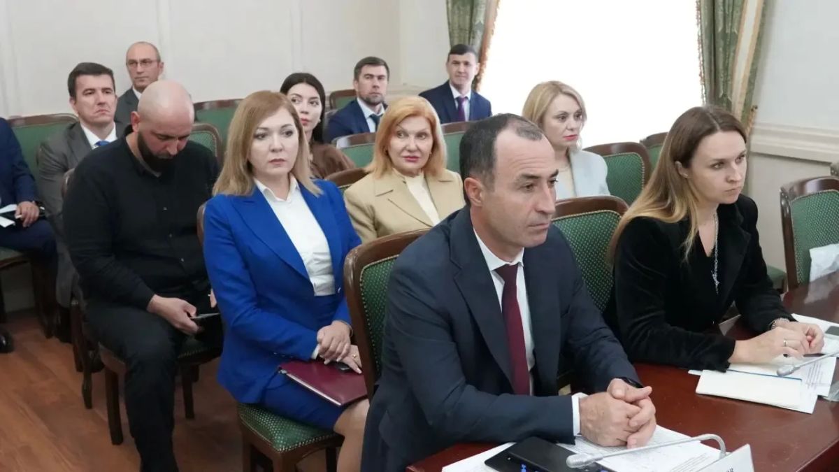 В Доме Правительства Карачаево-Черкесии под председательством Премьер-министра Мурата Аргунова прошло совещание, посвящённое началу разработки мастер-плана города Черкесска совместно с институтом развития ДОМ.РФ В Доме Правительства Карачаево-Черкесии под председательством Премьер-министра Мурата Аргунова прошло совещание, посвящённое началу разработки мастер-плана города Черкесска совместно с институтом развития ДОМ.РФ
