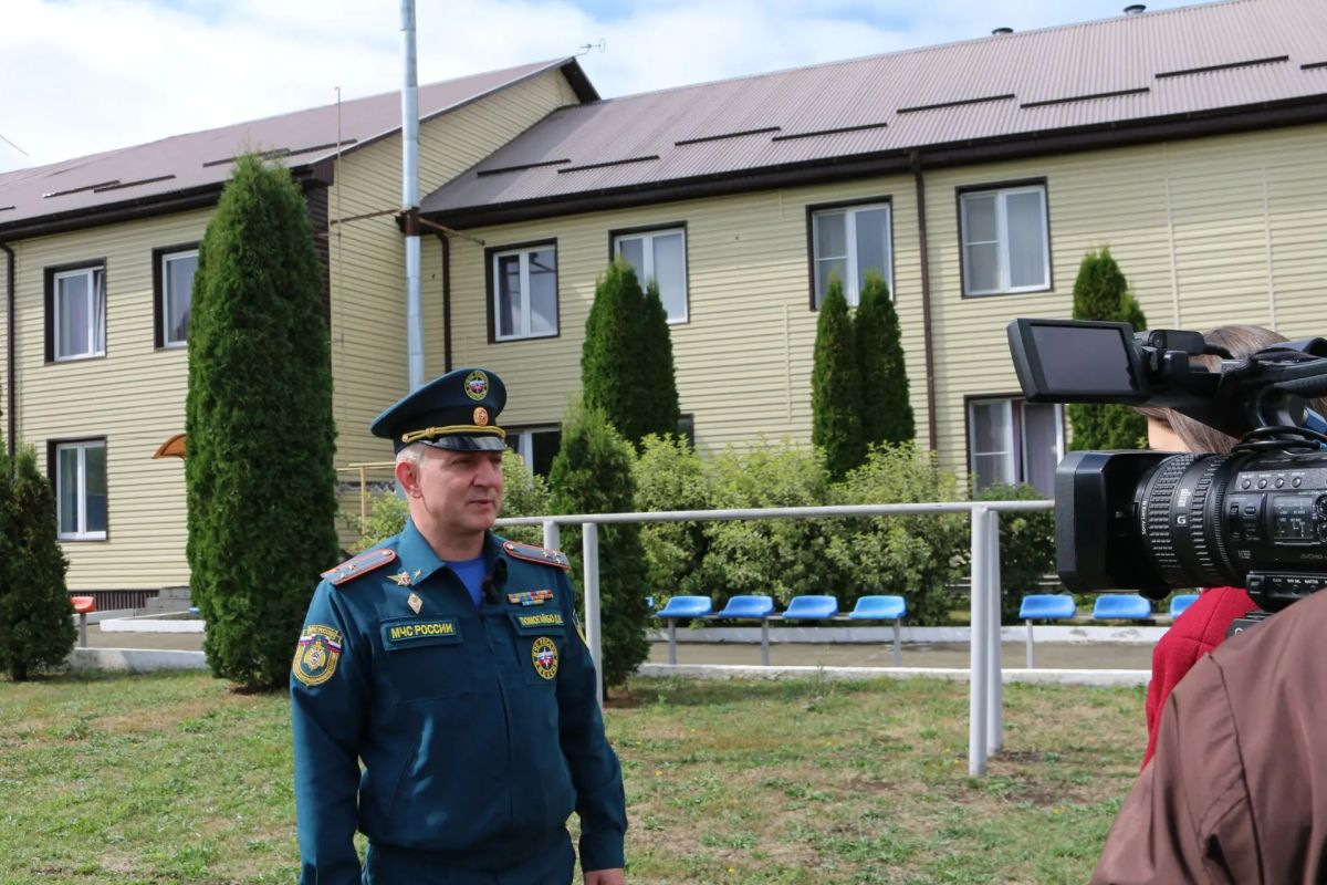 Хорошие результаты огнеборцы показали и в таких этапах, как боевое развертывание и преодоление 100-метровой полосы с препятствиями, которые стали не менее зрелищными Хорошие результаты огнеборцы показали и в таких этапах, как боевое развертывание и преодоление 100-метровой полосы с препятствиями, которые стали не менее зрелищными
