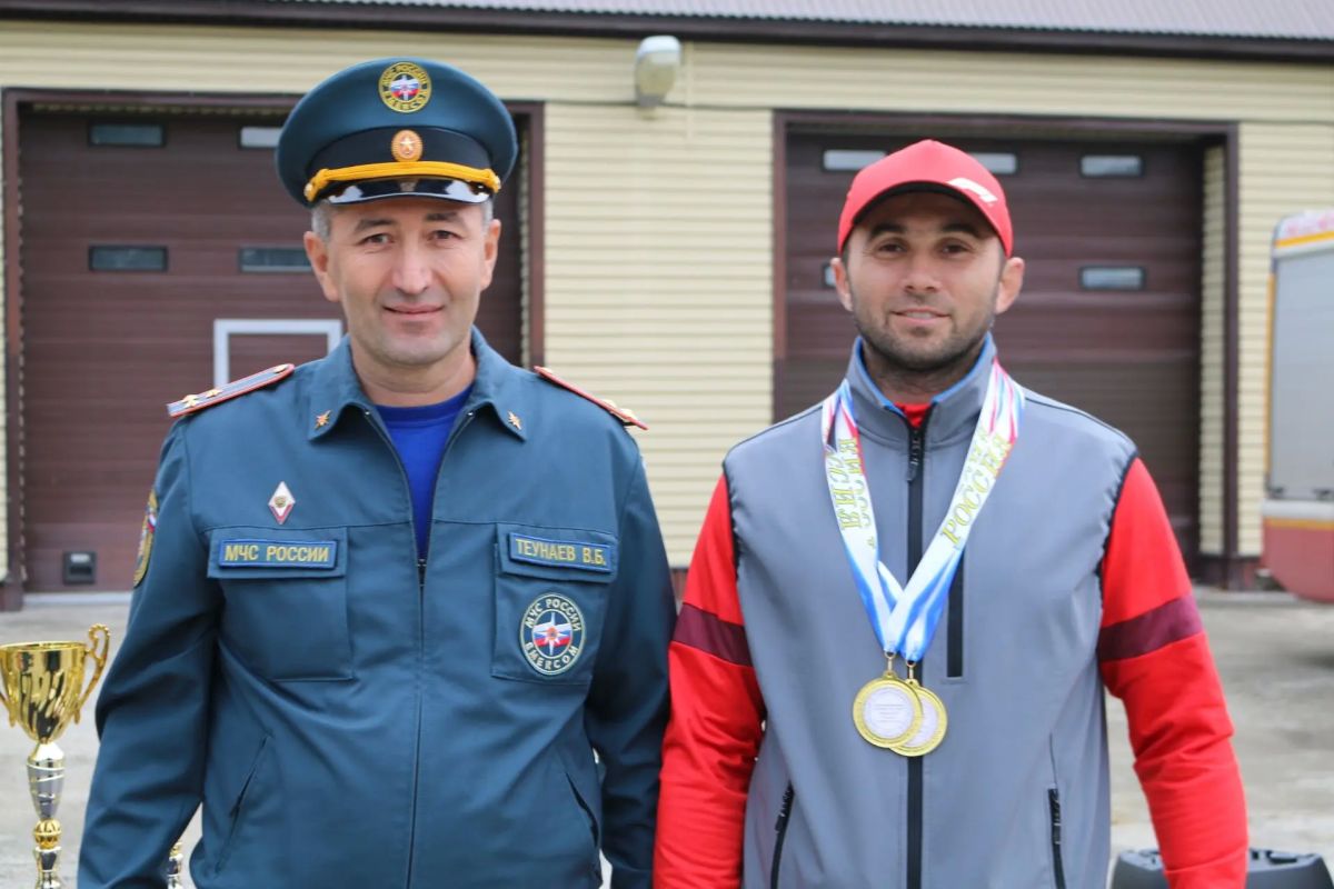 Хорошие результаты огнеборцы показали и в таких этапах, как боевое развертывание и преодоление 100-метровой полосы с препятствиями, которые стали не менее зрелищными Хорошие результаты огнеборцы показали и в таких этапах, как боевое развертывание и преодоление 100-метровой полосы с препятствиями, которые стали не менее зрелищными