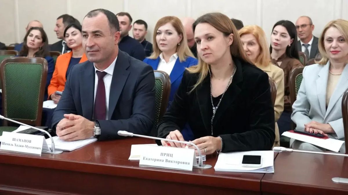 В Доме Правительства Карачаево-Черкесии под председательством Премьер-министра Мурата Аргунова прошло совещание, посвящённое началу разработки мастер-плана города Черкесска совместно с институтом развития ДОМ.РФ В Доме Правительства Карачаево-Черкесии под председательством Премьер-министра Мурата Аргунова прошло совещание, посвящённое началу разработки мастер-плана города Черкесска совместно с институтом развития ДОМ.РФ