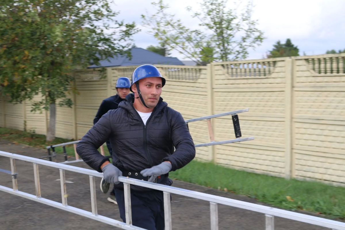 В Черкесске прошли соревнования по пожарно-спасательному спорту В Черкесске прошли соревнования по пожарно-спасательному спорту