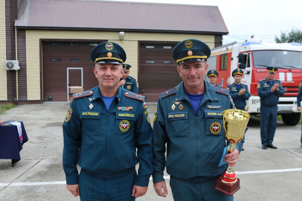 Хорошие результаты огнеборцы показали и в таких этапах, как боевое развертывание и преодоление 100-метровой полосы с препятствиями, которые стали не менее зрелищными Хорошие результаты огнеборцы показали и в таких этапах, как боевое развертывание и преодоление 100-метровой полосы с препятствиями, которые стали не менее зрелищными