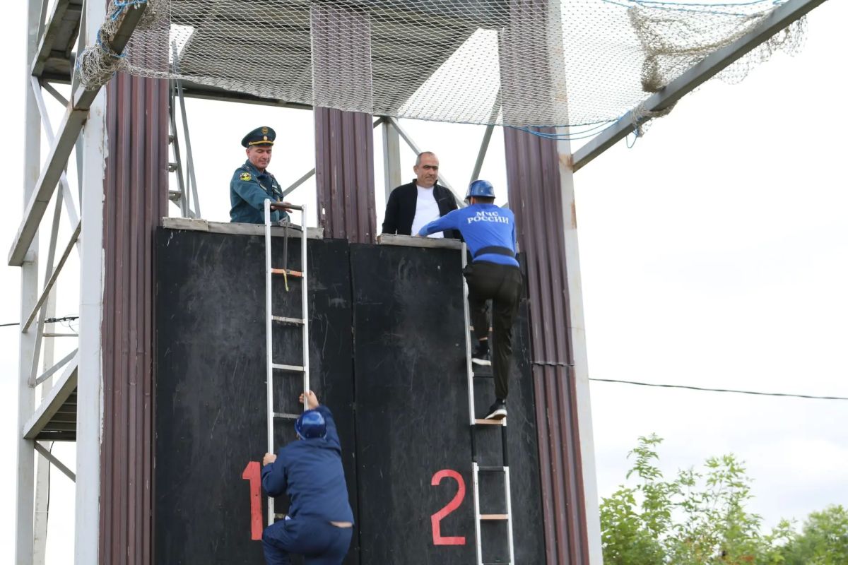 В Черкесске прошли соревнования по пожарно-спасательному спорту В Черкесске прошли соревнования по пожарно-спасательному спорту