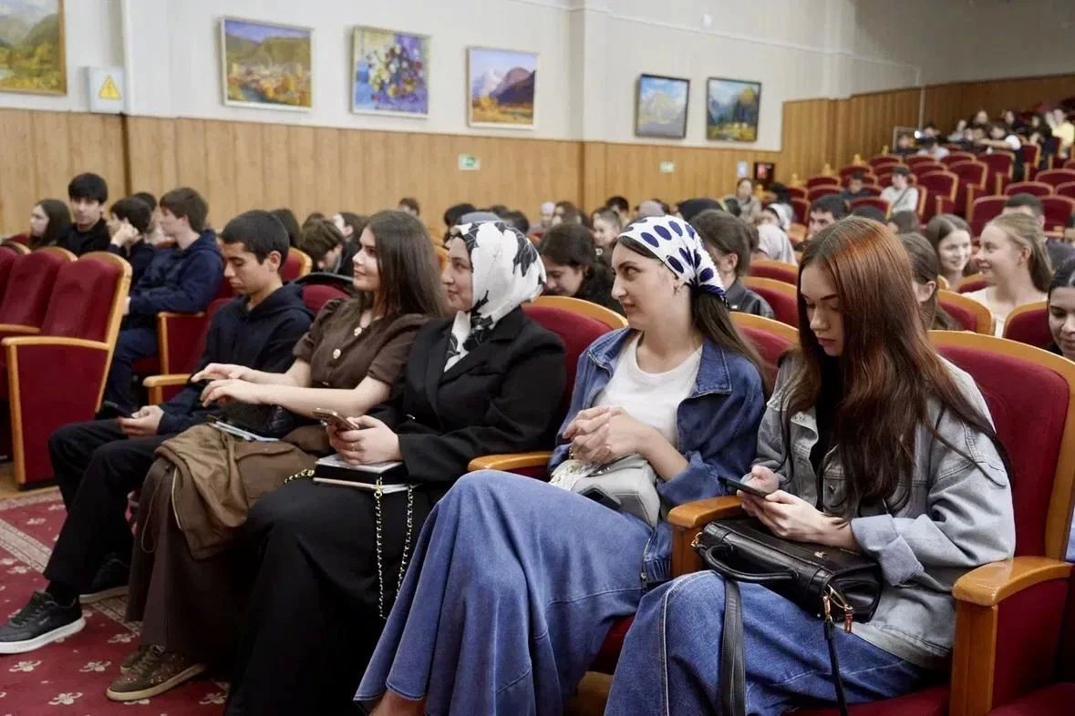 В КЧГУ презентовали всероссийский проект «Твой Ход» В КЧГУ презентовали всероссийский проект «Твой Ход»