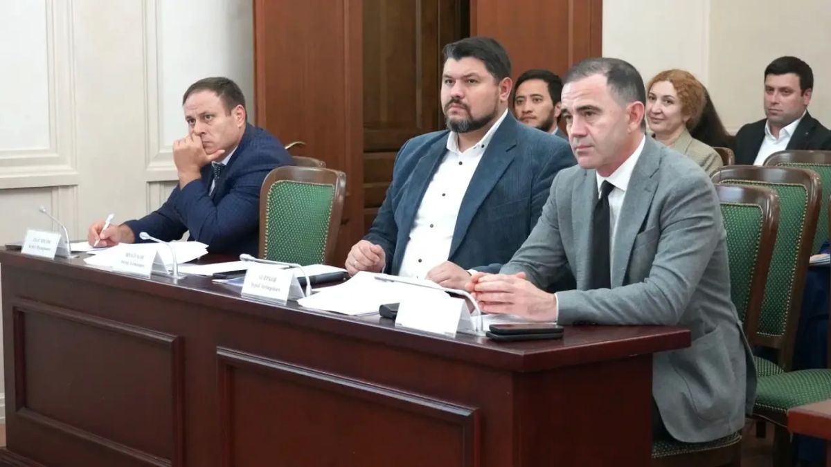 В Доме Правительства Карачаево-Черкесии под председательством Премьер-министра Мурата Аргунова прошло совещание, посвящённое началу разработки мастер-плана города Черкесска совместно с институтом развития ДОМ.РФ В Доме Правительства Карачаево-Черкесии под председательством Премьер-министра Мурата Аргунова прошло совещание, посвящённое началу разработки мастер-плана города Черкесска совместно с институтом развития ДОМ.РФ