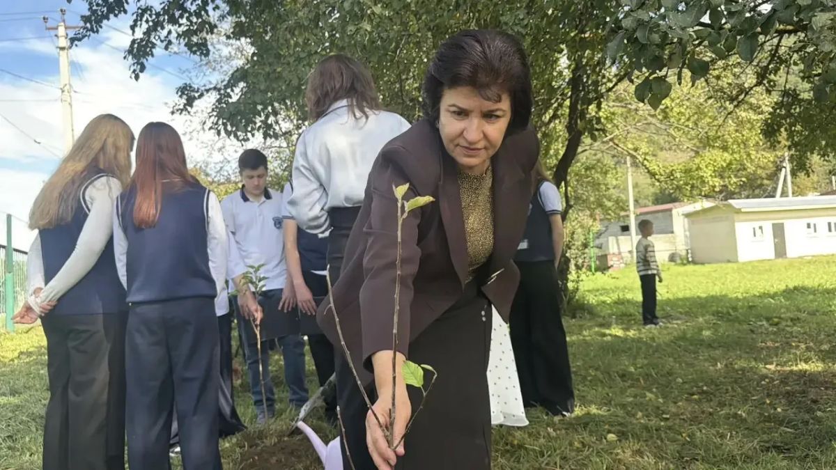 Патриотический фестиваль «Герои нашего времени» объединил школьников Карачаево-Черкесии и Луганской Народной Республики Патриотический фестиваль «Герои нашего времени» объединил школьников Карачаево-Черкесии и Луганской Народной Республики