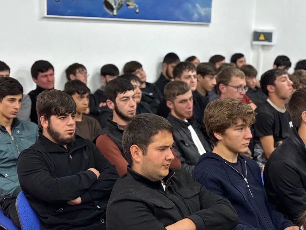 Полицейские Карачаево-Черкесии провели профилактические беседы со студентами и школьниками Полицейские Карачаево-Черкесии провели профилактические беседы со студентами и школьниками