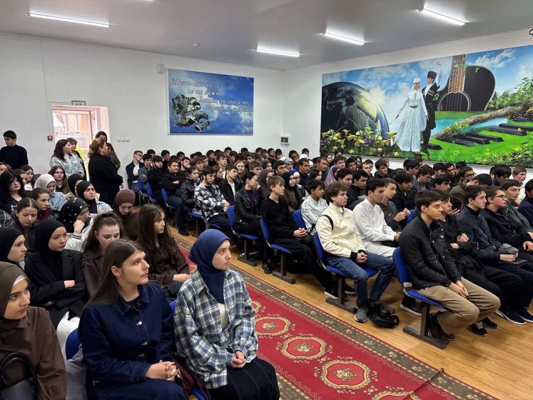Полицейские Карачаево-Черкесии провели профилактические беседы со студентами и школьниками Полицейские Карачаево-Черкесии провели профилактические беседы со студентами и школьниками