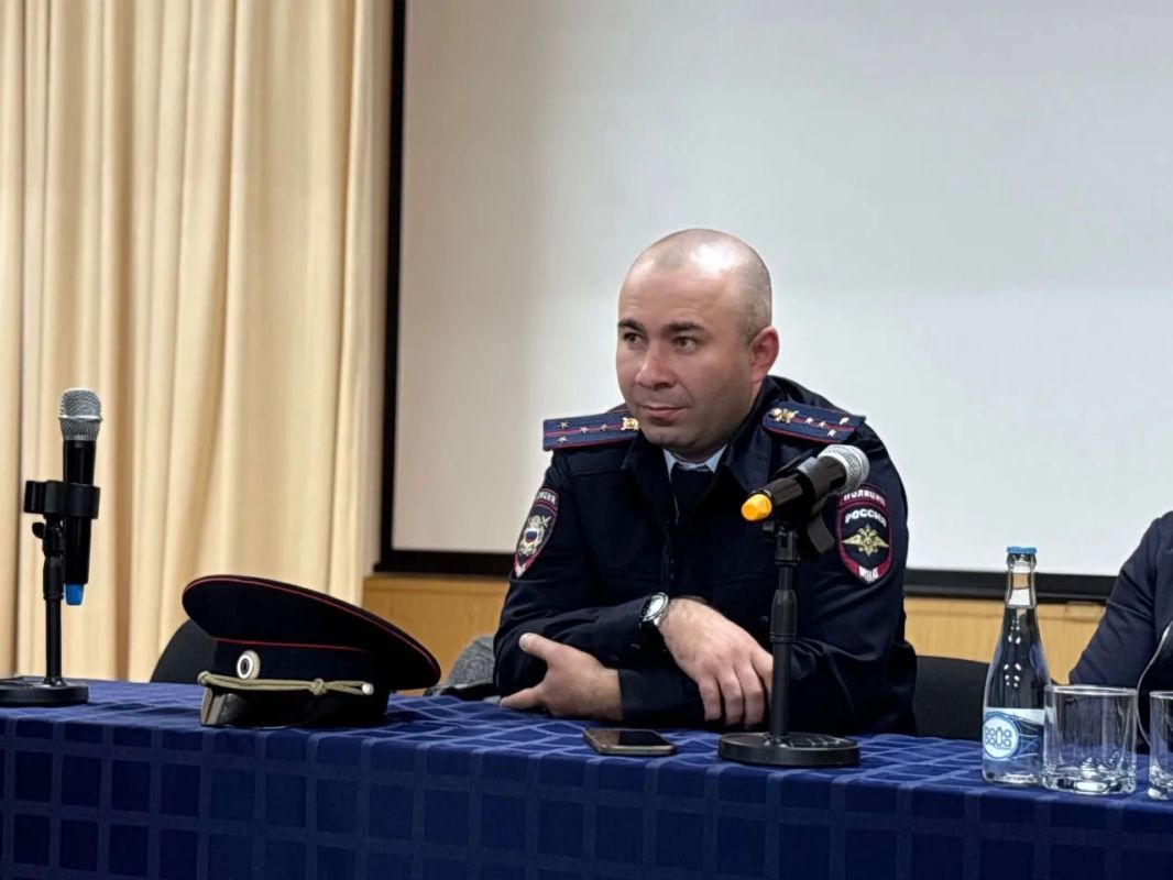 Полицейские Карачаево-Черкесии провели профилактические беседы со студентами и школьниками Полицейские Карачаево-Черкесии провели профилактические беседы со студентами и школьниками
