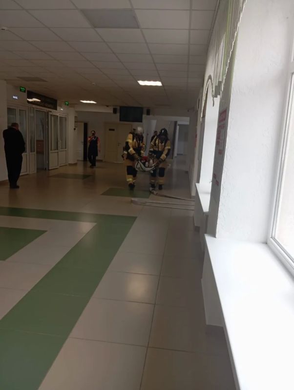 Огнеборцы Хабезского района совершенствуют навыки тушения пожаров на объектах образования Огнеборцы Хабезского района совершенствуют навыки тушения пожаров на объектах образования