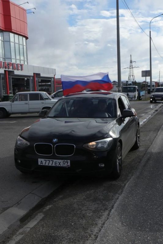 В Карачаево-Черкесии состоялся автопробег, приуроченный ко Дню воссоединения Донбасса и Новороссии с Россией! В Карачаево-Черкесии состоялся автопробег, приуроченный ко Дню воссоединения Донбасса и Новороссии с Россией!