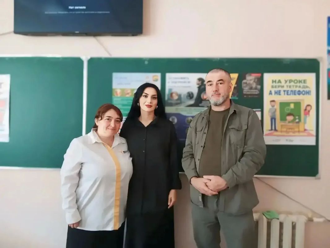 Полицейские и члены Общественного совета при МВД по КЧР провели для школьников Карачаевска профилактическую встречу по вопросам экстремизма и безопасности в интернете Полицейские и члены Общественного совета при МВД по КЧР провели для школьников Карачаевска профилактическую встречу по вопросам экстремизма и безопасности в интернете