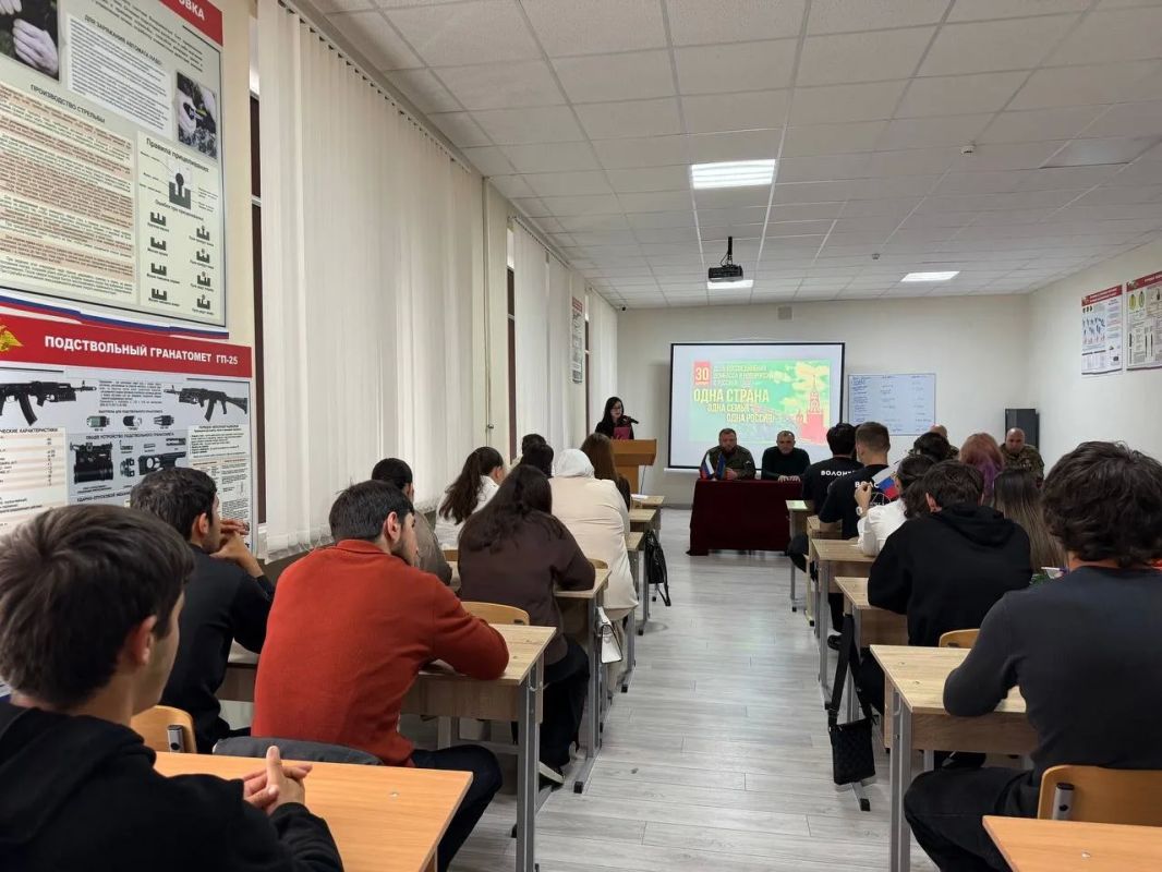 В центре «Авангард» прошло мероприятие «Одна страна» в рамках Всероссийской акции «Спасибо, что #МЫВМЕСТЕ», посвящённой Дню воссоединения с Донбассом и Новороссией В центре «Авангард» прошло мероприятие «Одна страна» в рамках Всероссийской акции «Спасибо, что #МЫВМЕСТЕ», посвящённой Дню воссоединения с Донбассом и Новороссией