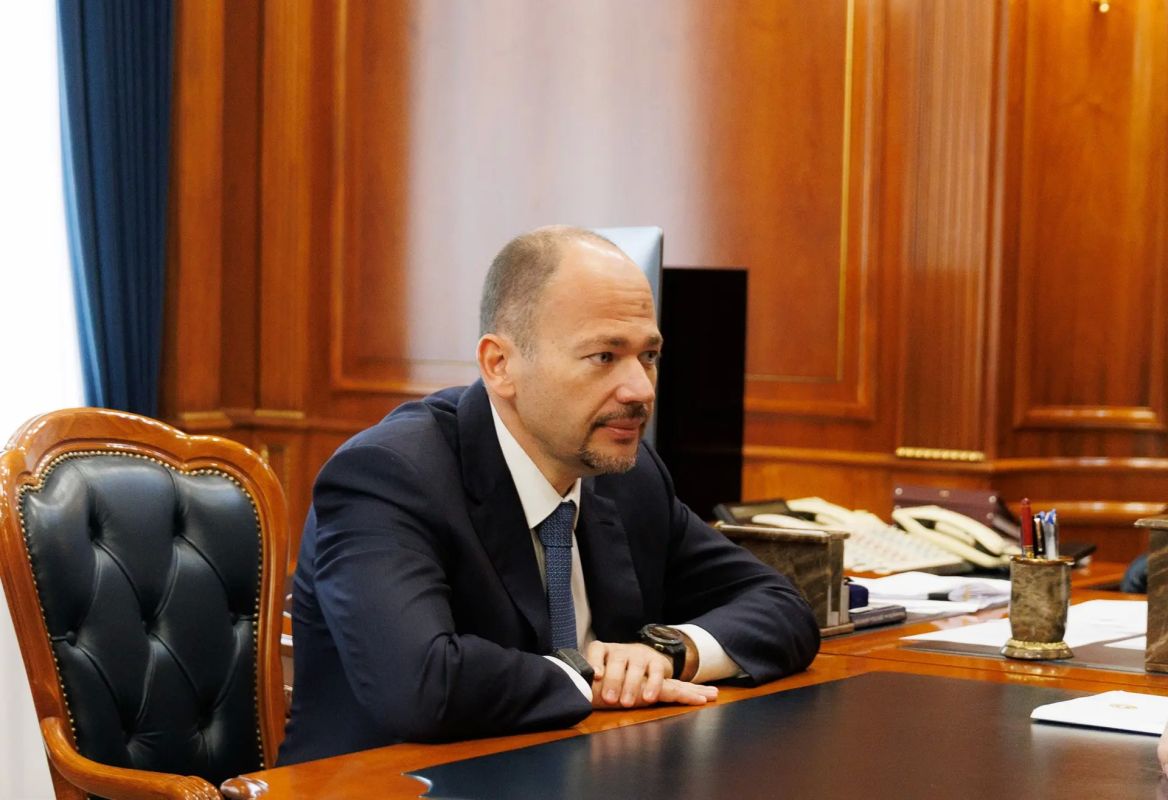 Рашид Темрезов: Провел сегодня рабочую встречу с генеральным директором АО УК «Аэропорты Регионов» Евгением Чудновским Рашид Темрезов: Провел сегодня рабочую встречу с генеральным директором АО УК «Аэропорты Регионов» Евгением Чудновским