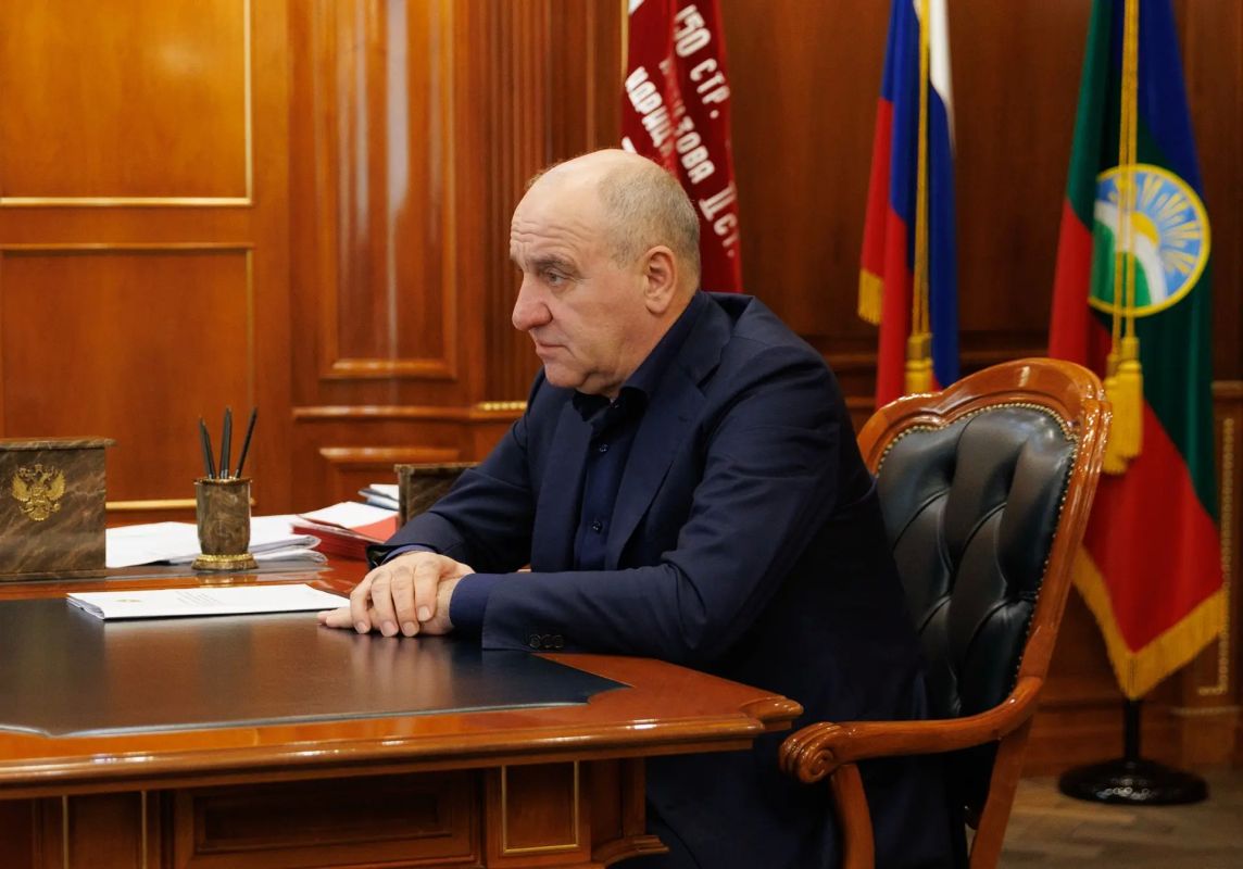 Рашид Темрезов: Провел сегодня рабочую встречу с генеральным директором АО УК «Аэропорты Регионов» Евгением Чудновским Рашид Темрезов: Провел сегодня рабочую встречу с генеральным директором АО УК «Аэропорты Регионов» Евгением Чудновским