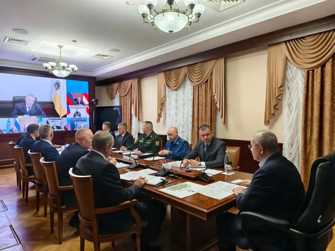 Рашид Темрезов: Сегодня принял участие в совещании по вопросам безопасности, противодействия коррупции и обеспечения правопорядка в СКФО, которое провел полномочный представитель Президента РФ в СКФО Юрий Чайка Рашид Темрезов: Сегодня принял участие в совещании по вопросам безопасности, противодействия коррупции и обеспечения правопорядка в СКФО, которое провел полномочный представитель Президента РФ в СКФО Юрий Чайка