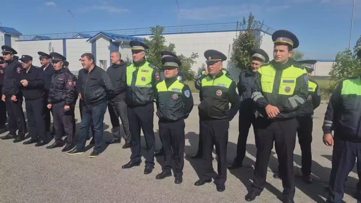 В Черкесске сотрудники Госавтоинспекции совместно с другими службами провели рейд, направленный в первую очередь на пресечение нарушений Правил дорожного движения