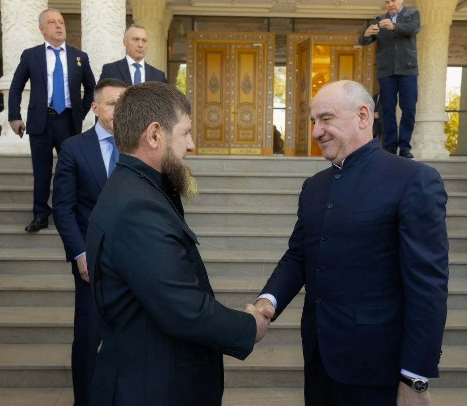 Рашид Темрезов: Вместе с полномочным представителем Президента России в Северо-Кавказском федеральном округе и коллегами — главами регионов округа принял участие в торжественной церемонии вступления в должность Главы... Рашид Темрезов: Вместе с полномочным представителем Президента России в Северо-Кавказском федеральном округе и коллегами — главами регионов округа принял участие в торжественной церемонии вступления в должность Главы...