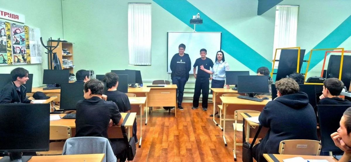 В целях снижения количества дорожно-транспортных происшествий с участием несовершеннолетних водителей инспектор по пропаганде безопасности дорожного движения Госавтоинспекции Отдела МВД России по г. Черкесску провела со... В целях снижения количества дорожно-транспортных происшествий с участием несовершеннолетних водителей инспектор по пропаганде безопасности дорожного движения Госавтоинспекции Отдела МВД России по г. Черкесску провела со...