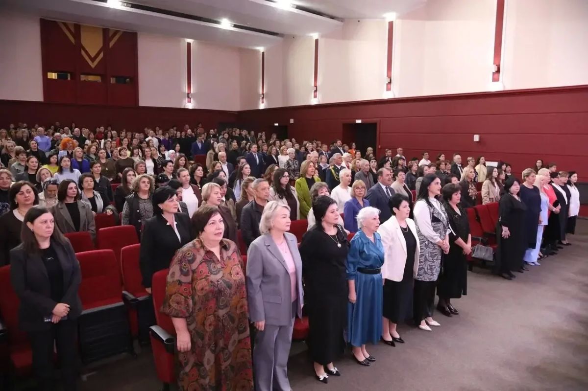 В Карачаево-Черкесии состоялось чествование педагогов, посвящённое Дню учителя