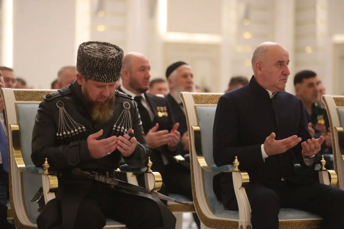 Рашид Темрезов: Вместе с полномочным представителем Президента России в Северо-Кавказском федеральном округе и коллегами — главами регионов округа принял участие в торжественной церемонии вступления в должность Главы... Рашид Темрезов: Вместе с полномочным представителем Президента России в Северо-Кавказском федеральном округе и коллегами — главами регионов округа принял участие в торжественной церемонии вступления в должность Главы...