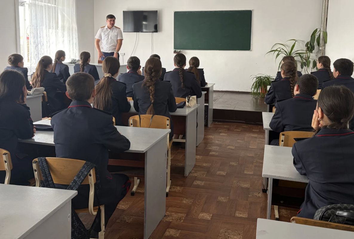 В Абазинском районе представитель регионального следственного управления провел профилактическую лекцию для кадетов