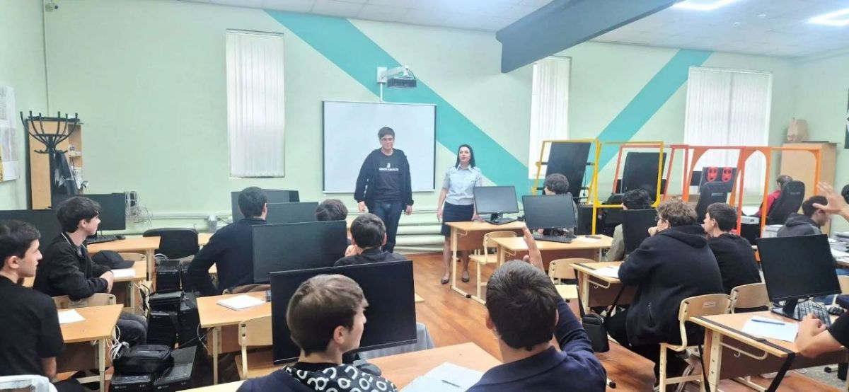 В целях снижения количества дорожно-транспортных происшествий с участием несовершеннолетних водителей инспектор по пропаганде безопасности дорожного движения Госавтоинспекции Отдела МВД России по г. Черкесску провела со... В целях снижения количества дорожно-транспортных происшествий с участием несовершеннолетних водителей инспектор по пропаганде безопасности дорожного движения Госавтоинспекции Отдела МВД России по г. Черкесску провела со...