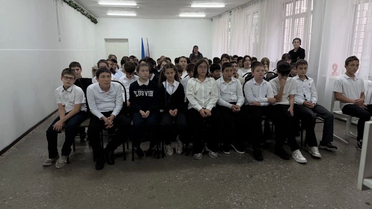В Черкесске представители регионального следственного управления встретились со школьниками В Черкесске представители регионального следственного управления встретились со школьниками