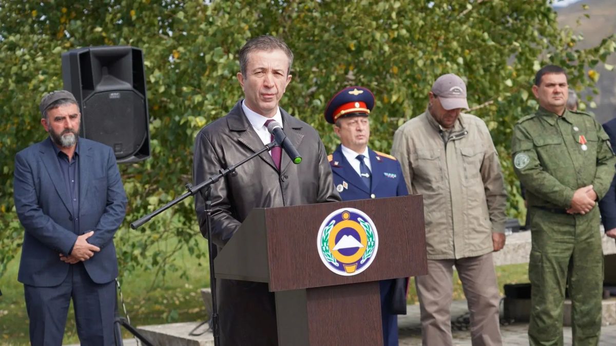 Эхо далекой войны.... Сегодня, в 83-ю годовщину со Дня разгрома советскими войсками немецко-фашистских войск в битве за Кавказ, в Карачаево-Черкесии состоялась церемония прощания с 13 бойцами, павшими в боях за эти перевалы Эхо далекой войны.... Сегодня, в 83-ю годовщину со Дня разгрома советскими войсками немецко-фашистских войск в битве за Кавказ, в Карачаево-Черкесии состоялась церемония прощания с 13 бойцами, павшими в боях за эти перевалы