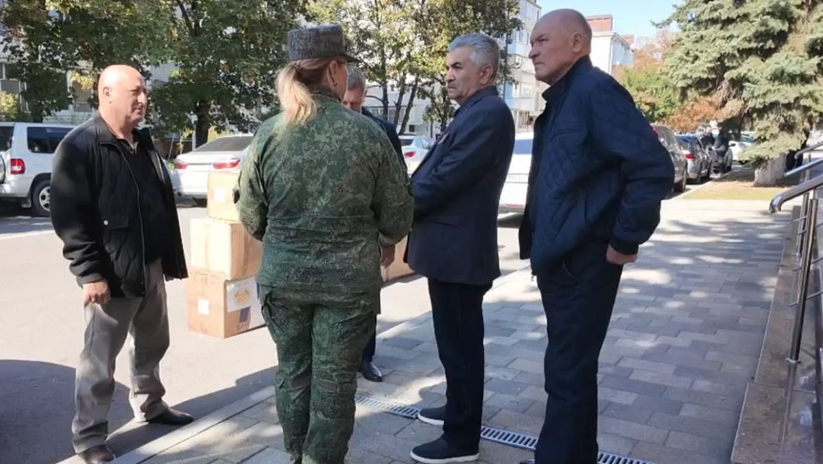 В Карачаево-Черкесии ветераны ведомства отправили очередной гуманитарный груз бойцам в зону СВО В Карачаево-Черкесии ветераны ведомства отправили очередной гуманитарный груз бойцам в зону СВО