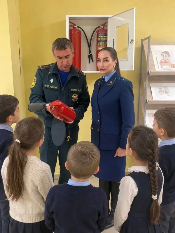 В рамках реализации социально-просветительского проекта «Уроки с прокурором» со школьниками проведено занятие на тему противопожарной безопасности