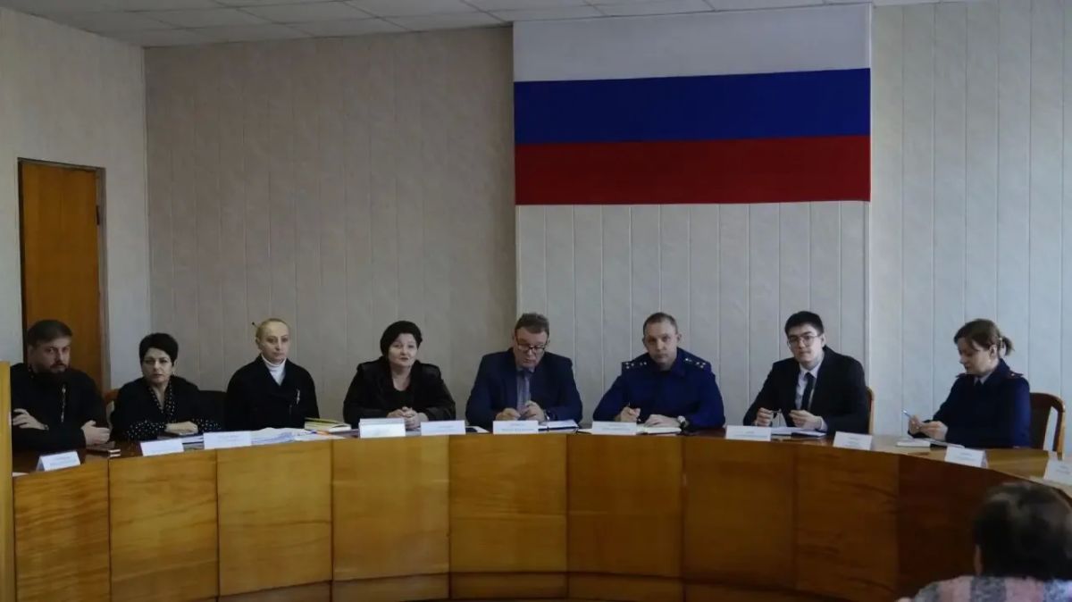 В Зеленчукском районе на заседании КДН прокурор обозначил необходимость активизации профилактической работы