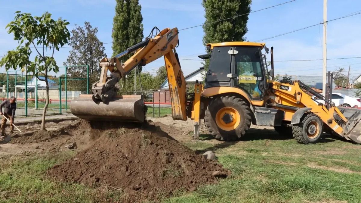 В Черкесске началось благоустройство площадки на ул. Набережной
