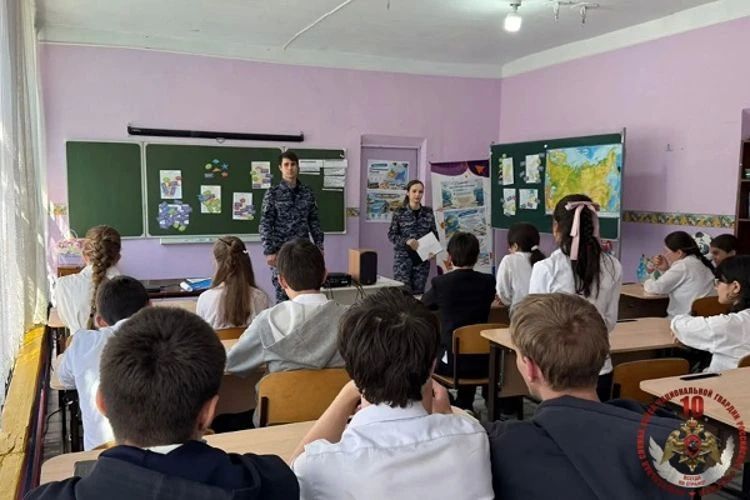 Росгвардейцы Карачаево-Черкесии провели тематическую встречу со школьниками региона Росгвардейцы Карачаево-Черкесии провели тематическую встречу со школьниками региона