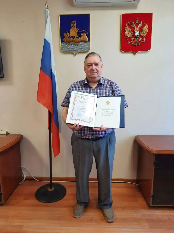 За безупречную и эффективную гражданскую службу, добросовестное исполнение должностных обязанностей главному специалисту-эксперту Управления Ковригину Андрею Алексеевичу были вручены Благодарственное письмо Президента... За безупречную и эффективную гражданскую службу, добросовестное исполнение должностных обязанностей главному специалисту-эксперту Управления Ковригину Андрею Алексеевичу были вручены Благодарственное письмо Президента...