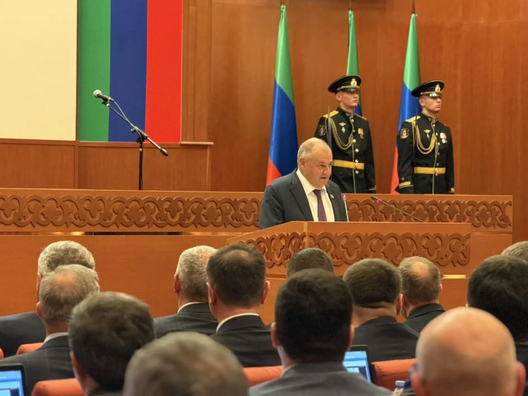 Александр Иванов поздравил Главу Дагестана со вступлением в должность Александр Иванов поздравил Главу Дагестана со вступлением в должность