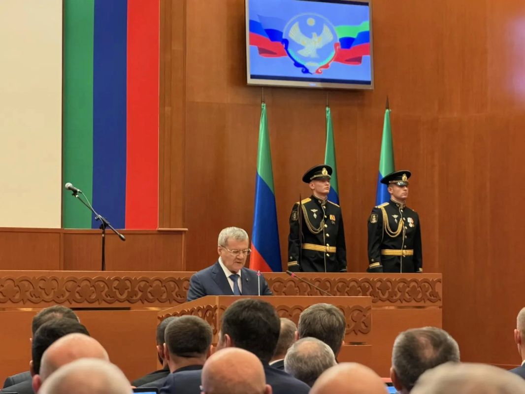 Александр Иванов поздравил Главу Дагестана со вступлением в должность Александр Иванов поздравил Главу Дагестана со вступлением в должность