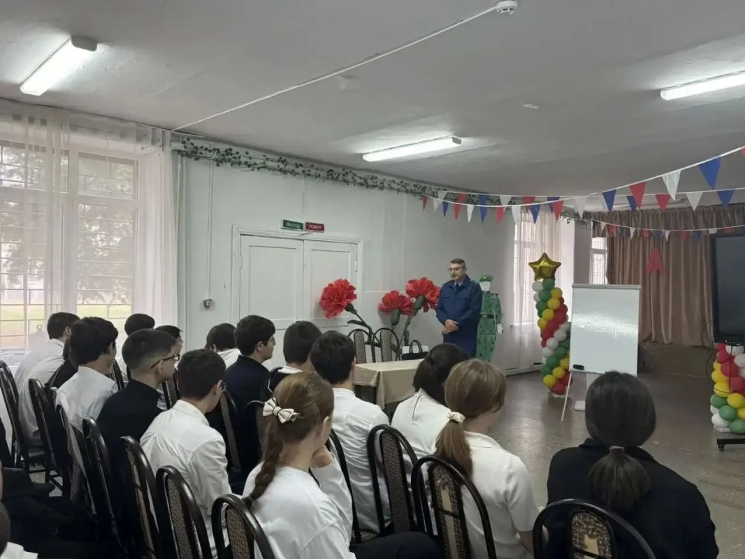 Прокуратура города Черкесска провела лекцию для школьников по вопросам цифровой безопасности