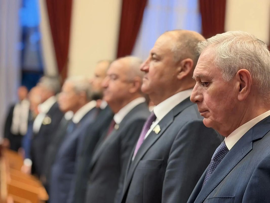 Александр Иванов поздравил Главу Дагестана со вступлением в должность Александр Иванов поздравил Главу Дагестана со вступлением в должность